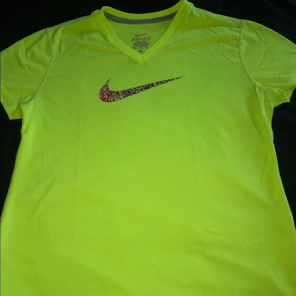 women’s nike shirt